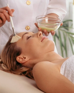 Bio-Face-Lifting bei Gabi Schaumberger, Brunn